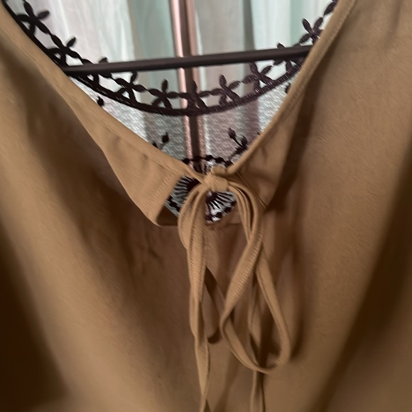 Brand new without tags BEAUTIFUL top - Picture 6 of 9